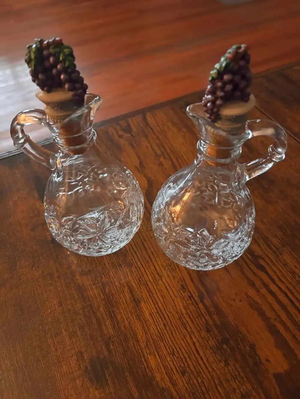 Clear Glass Oil and Vinegar Cruet Set with Decorative Grape Stoppers